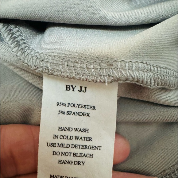 J.J top 🎃 - Picture 4 of 4